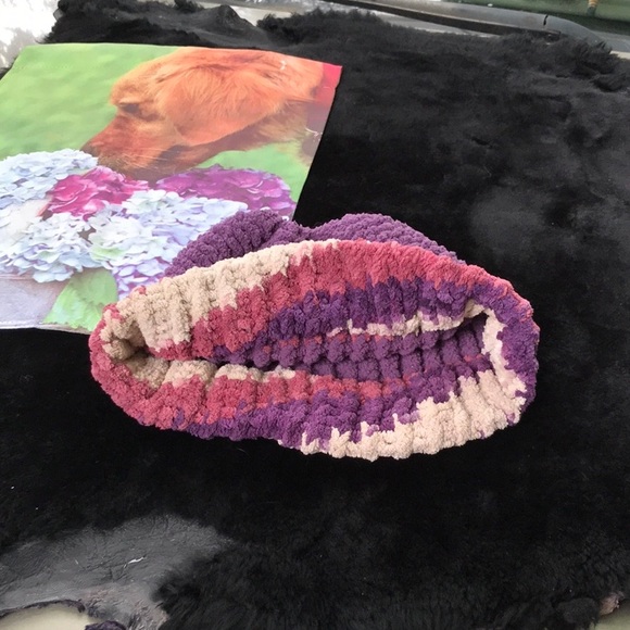 Large Purple Beanie with Ponytail Hole Possibly Hand Knitted Winter Hat - Picture 4 of 10